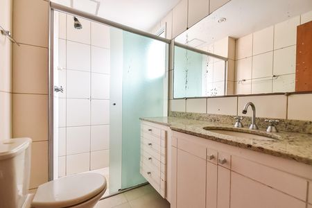 Apartamento para alugar com 118m², 3 quartos e 3 vagas Apartamento para alugar com 118m², 3 quartos e 3 vagasBanheiro da suíte