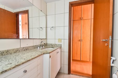 Apartamento para alugar com 118m², 3 quartos e 3 vagas Apartamento para alugar com 118m², 3 quartos e 3 vagasBanheiro da suíte
