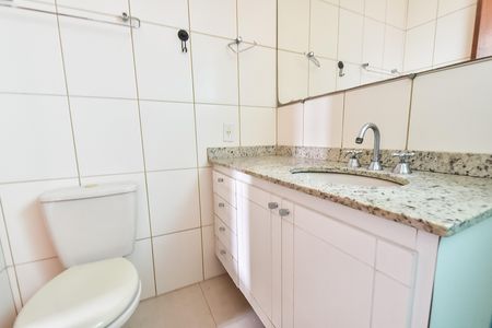 Apartamento para alugar com 118m², 3 quartos e 3 vagas Apartamento para alugar com 118m², 3 quartos e 3 vagasBanheiro social