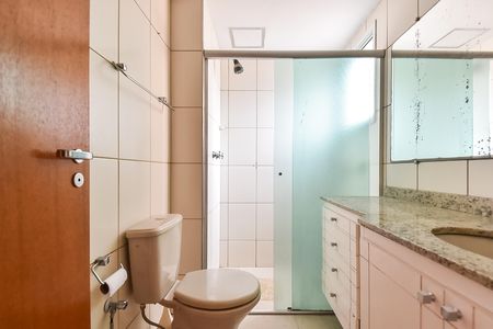 Apartamento para alugar com 118m², 3 quartos e 3 vagas Apartamento para alugar com 118m², 3 quartos e 3 vagasBanheiro da suíte
