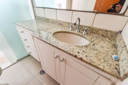 Apartamento para alugar com 118m², 3 quartos e 3 vagas Apartamento para alugar com 118m², 3 quartos e 3 vagasBanheiro da suíte