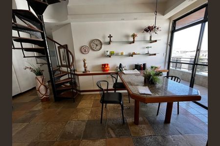 Apartamento para alugar com 185m², 3 quartos e 2 vagas