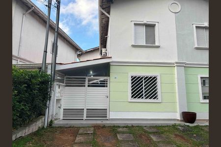 Casa de condomínio à venda com 114m², 2 quartos e 3 vagas Casa de condomínio à venda com 114m², 2 quartos e 3 vagasFachada