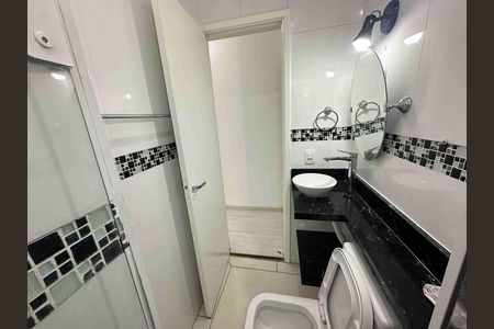 Casa de condomínio à venda com 114m², 2 quartos e 3 vagas Casa de condomínio à venda com 114m², 2 quartos e 3 vagasBanheiro - piso superior