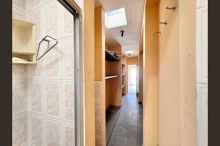 Casa à venda com 130m², 2 quartos e 2 vagas Casa à venda com 130m², 2 quartos e 2 vagasBanheiro de serviço