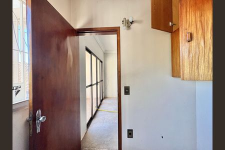 Casa à venda com 130m², 2 quartos e 2 vagas Casa à venda com 130m², 2 quartos e 2 vagasCloset da suíte 2
