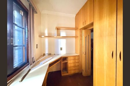 Casa à venda com 130m², 2 quartos e 2 vagas Casa à venda com 130m², 2 quartos e 2 vagasEscritório