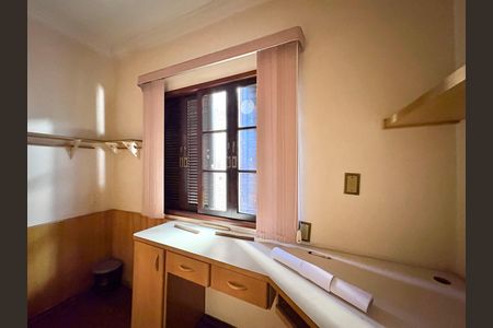 Casa à venda com 130m², 2 quartos e 2 vagas Casa à venda com 130m², 2 quartos e 2 vagasEscritório