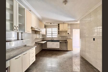Casa à venda com 130m², 2 quartos e 2 vagas Casa à venda com 130m², 2 quartos e 2 vagasCozinha