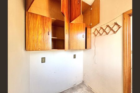 Casa à venda com 130m², 2 quartos e 2 vagas Casa à venda com 130m², 2 quartos e 2 vagasCloset da suíte 2