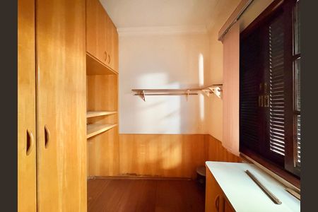 Casa à venda com 130m², 2 quartos e 2 vagas Casa à venda com 130m², 2 quartos e 2 vagasEscritório