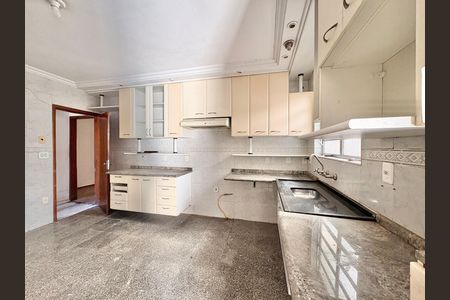 Casa à venda com 130m², 2 quartos e 2 vagas Casa à venda com 130m², 2 quartos e 2 vagasCozinha