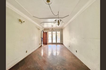 Casa à venda com 130m², 2 quartos e 2 vagas Casa à venda com 130m², 2 quartos e 2 vagasSala