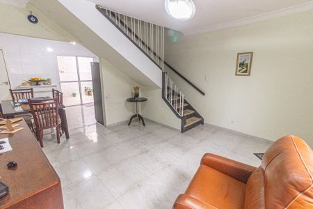 Apartamento à venda com 100m², 2 quartos e 1 vaga Apartamento à venda com 100m², 2 quartos e 1 vagaSala