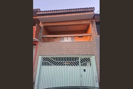 Fachada de casa para alugar com 3 quartos, 210m² em Perobal, Itaquaquecetuba