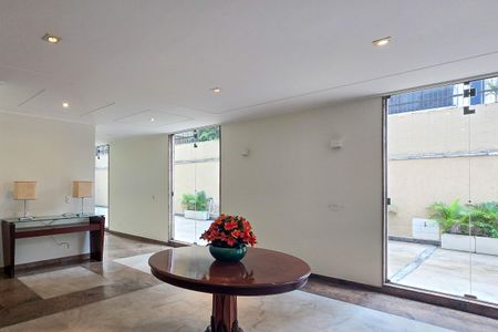 Apartamento à venda com 110m², 3 quartos e 2 vagas Apartamento à venda com 110m², 3 quartos e 2 vagasHall de entrada