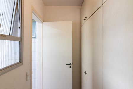 Apartamento à venda com 110m², 3 quartos e 2 vagas Apartamento à venda com 110m², 3 quartos e 2 vagasQuarto de Serviço