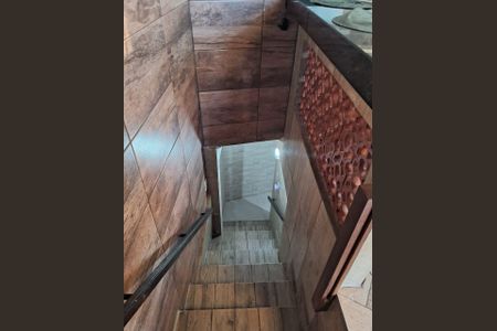 Casa para alugar com 65m², 1 quarto e sem vaga Casa para alugar com 65m², 1 quarto e sem vagaEscada