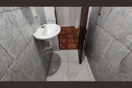 Banheiro de casa para alugar com 1 quarto, 54m² em Jardim Julio de Carvalho, Ferraz de Vasconcelos