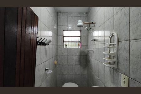 Banheiro de casa para alugar com 1 quarto, 54m² em Jardim Julio de Carvalho, Ferraz de Vasconcelos