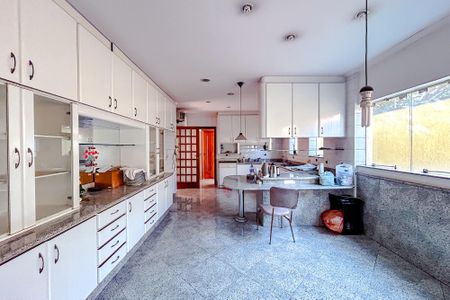 Cozinha de casa à venda com 5 quartos, 670m² em Vila Carrão, São Paulo