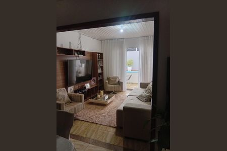 Casa para alugar com 150m², 3 quartos e 2 vagas Casa para alugar com 150m², 3 quartos e 2 vagasSala