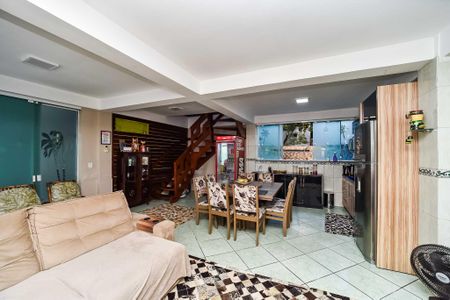 Casa à venda com 300m², 3 quartos e 2 vagas Casa à venda com 300m², 3 quartos e 2 vagasSala/Cozinha