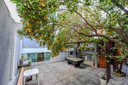 Casa à venda com 300m², 3 quartos e 2 vagas Casa à venda com 300m², 3 quartos e 2 vagasQuintal