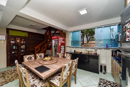 Casa à venda com 300m², 3 quartos e 2 vagas Casa à venda com 300m², 3 quartos e 2 vagasCozinha