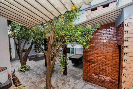 Casa à venda com 300m², 3 quartos e 2 vagas Casa à venda com 300m², 3 quartos e 2 vagasQuintal