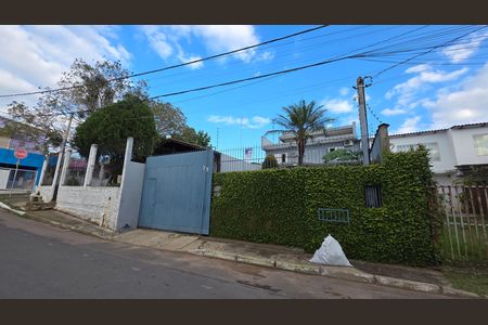 Casa à venda com 300m², 3 quartos e 2 vagas Casa à venda com 300m², 3 quartos e 2 vagasFachada