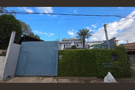 Casa à venda com 300m², 3 quartos e 2 vagas Casa à venda com 300m², 3 quartos e 2 vagasFachada