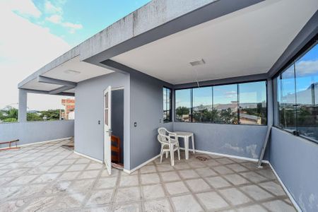 Casa à venda com 300m², 3 quartos e 2 vagas Casa à venda com 300m², 3 quartos e 2 vagasTerraço