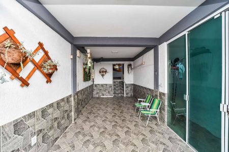 Casa à venda com 300m², 3 quartos e 2 vagas Casa à venda com 300m², 3 quartos e 2 vagasGaragem