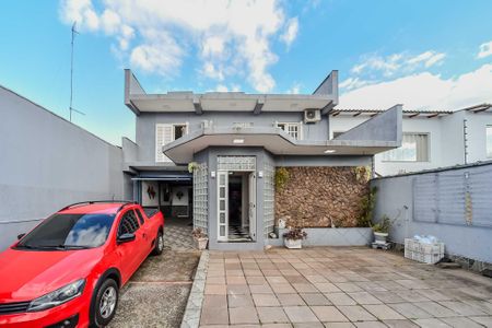 Casa à venda com 300m², 3 quartos e 2 vagas Casa à venda com 300m², 3 quartos e 2 vagasFachada