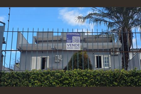 Casa à venda com 300m², 3 quartos e 2 vagas Casa à venda com 300m², 3 quartos e 2 vagasPlaquinha