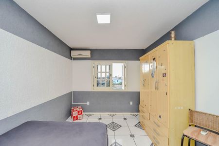 Casa à venda com 300m², 3 quartos e 2 vagas Casa à venda com 300m², 3 quartos e 2 vagasQuarto 2