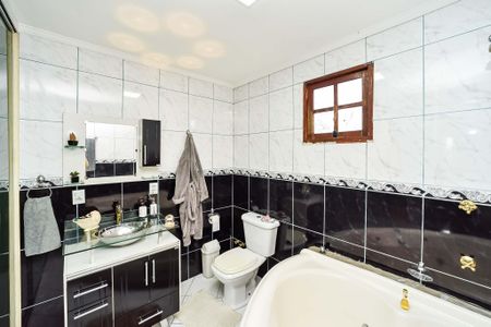Casa à venda com 300m², 3 quartos e 2 vagas Casa à venda com 300m², 3 quartos e 2 vagasBanheiro da Suíte