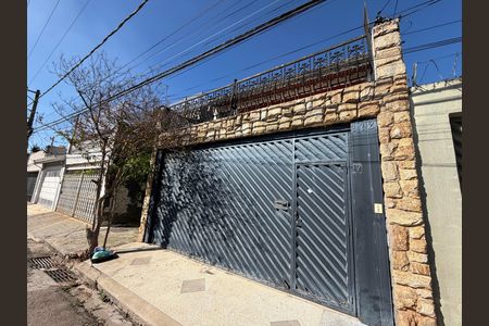 Casa para alugar com 200m², 3 quartos e 2 vagasFachada
