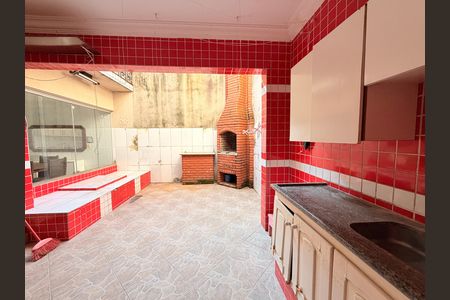 Casa para alugar com 200m², 3 quartos e 2 vagasQuintal com churrasqueira