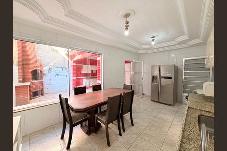 Casa para alugar com 200m², 3 quartos e 2 vagasCozinha