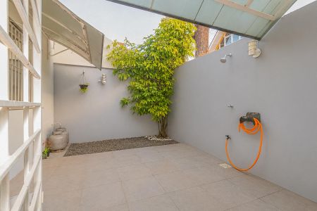 Casa à venda com 161m², 3 quartos e 4 vagas Casa à venda com 161m², 3 quartos e 4 vagasÁrea de Serviço