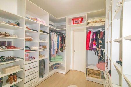 Casa à venda com 161m², 3 quartos e 4 vagas Casa à venda com 161m², 3 quartos e 4 vagasCloset da Suíte