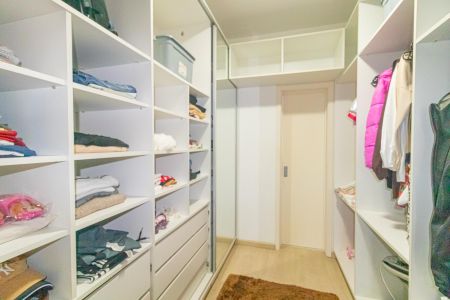 Casa à venda com 161m², 3 quartos e 4 vagas Casa à venda com 161m², 3 quartos e 4 vagasCloset Quarto 3
