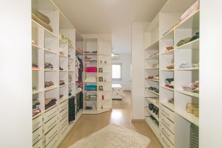 Casa à venda com 161m², 3 quartos e 4 vagas Casa à venda com 161m², 3 quartos e 4 vagasCloset da Suíte