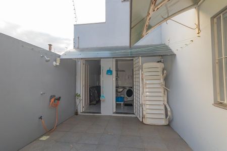 Casa à venda com 161m², 3 quartos e 4 vagas Casa à venda com 161m², 3 quartos e 4 vagasÁrea de Serviço