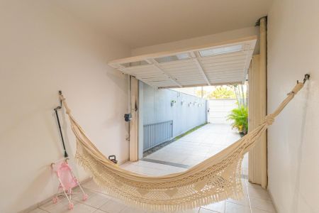 Casa à venda com 161m², 3 quartos e 4 vagas Casa à venda com 161m², 3 quartos e 4 vagasVaranda/Garagem