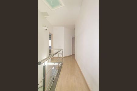Casa à venda com 161m², 3 quartos e 4 vagas Casa à venda com 161m², 3 quartos e 4 vagasCorredor