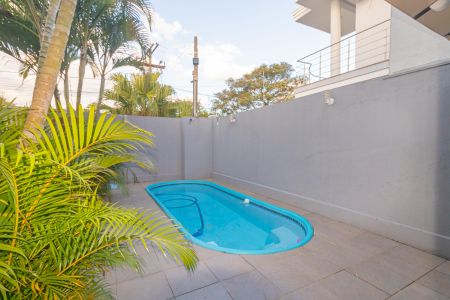 Casa à venda com 161m², 3 quartos e 4 vagas Casa à venda com 161m², 3 quartos e 4 vagasPiscina