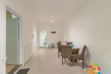 Casa à venda com 161m², 3 quartos e 4 vagas Casa à venda com 161m², 3 quartos e 4 vagasVaranda/Garagem
